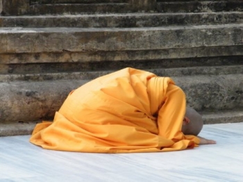 THỜ PHẬT, LẠY PHẬT, CÚNG PHẬT
